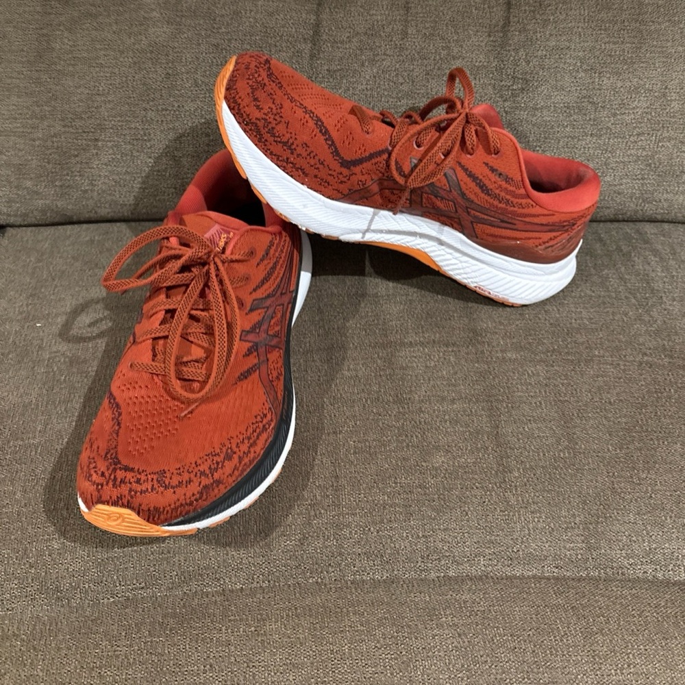 ASICS Men Gel Kayano 29 Maroon  1011B440 Size 10.5